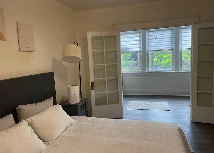 Apartment 2br 2 King Beds - Free Parking - Near Bakery Square And Universities *