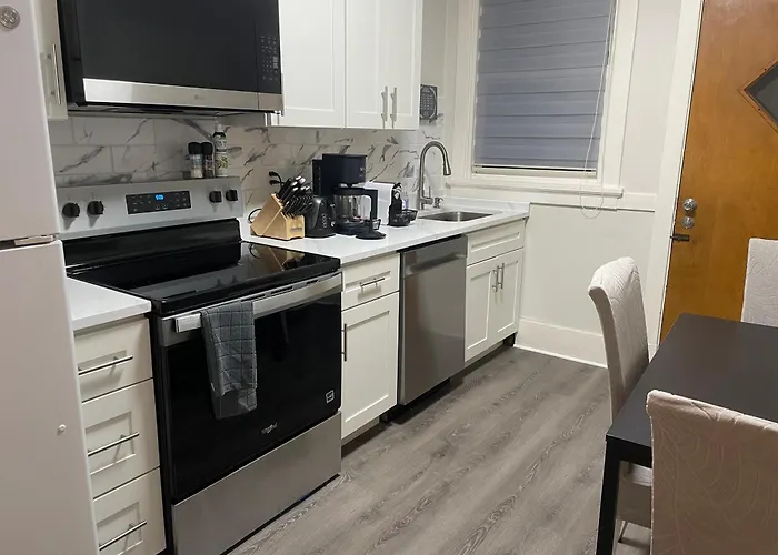 2br 2 King Beds - Free Parking - Near Bakery Square And Universities *