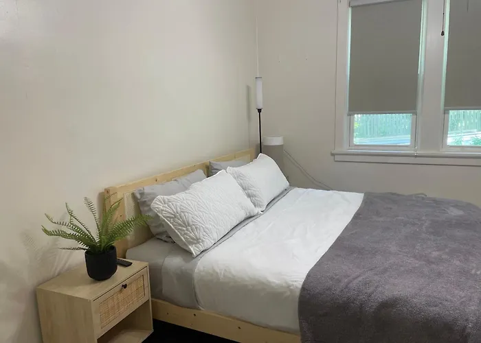 2br 2 King Beds - Free Parking - Near Bakery Square And Universities