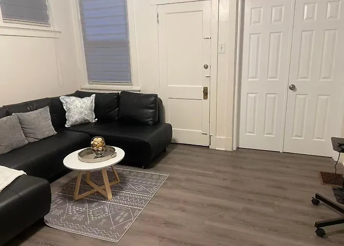 Apartment 2br 2 King Beds - Free Parking - Near Bakery Square And Universities